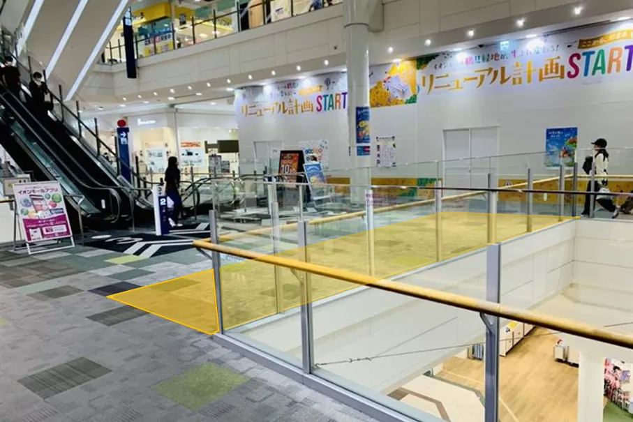 【イオンモール鶴見緑地】【2F】中央エスカレーター前
