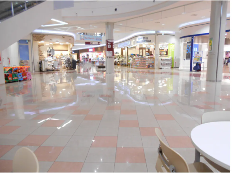 【イオンモール都城駅前】イーストコートの画像