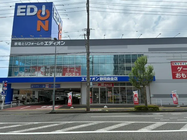 【エディオン静岡曲金店】正面入口横・国道側の屋外イベントスペース駐車場①