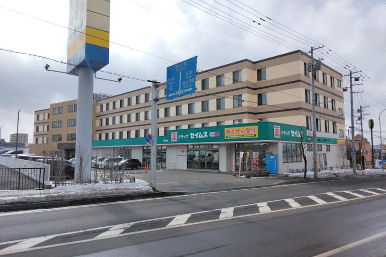 【ドラッグセイムス平和通店】プロモーション催事に最適なドラッグストアの調剤薬局前のイベントスペースの画像6