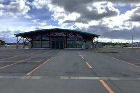 【ダイナム十和田店ゆったり館】キッチンカーやプロモーションに最適なアミューズメント施設のイベントスペース(出入口)