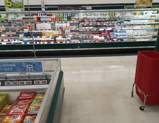 【マックスバリュ盛岡駅前北通店】乳飲料売場前 販促プロモーションに最適なスーパー店内催事イベントスペース