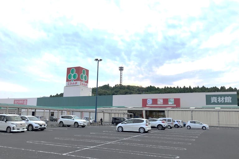 【スーパーセンターニシムタ鹿屋店】販促プロモーションや食物販に利用可能な食鮮館・HC側の入口近くの軒下スペース