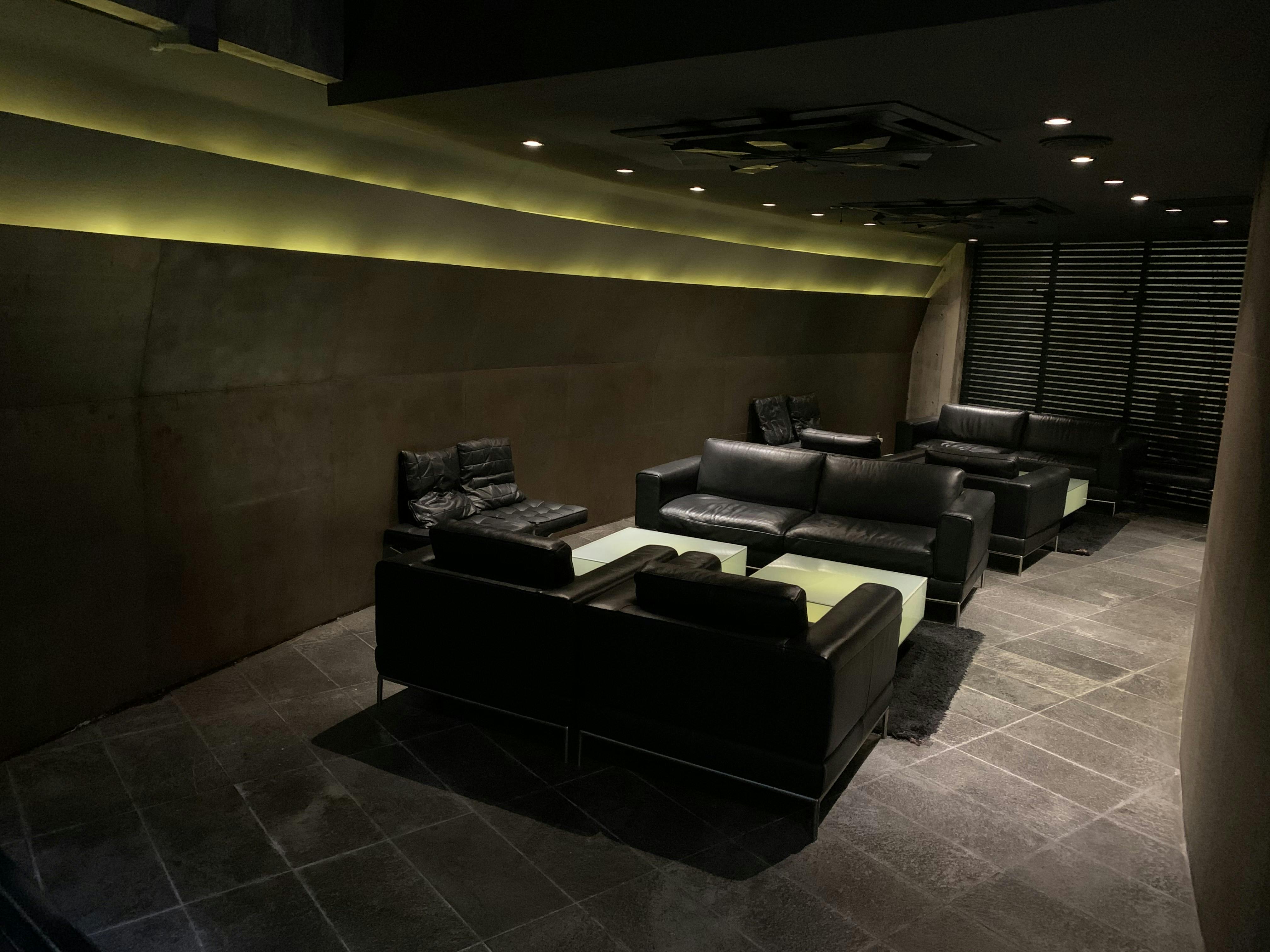 【神戸三宮駅9分】撮影や招待制のイベントに利用できる開放感溢れるスペース