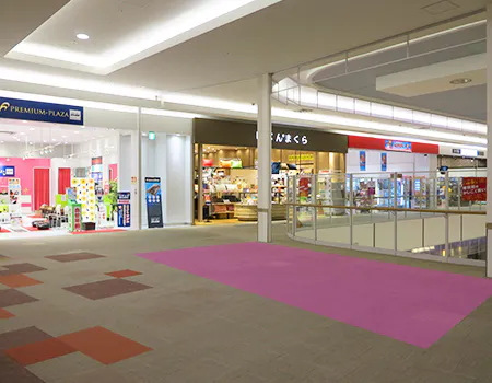 【イオンモール綾川*】３－Ａブリッジ（Yogibo前）