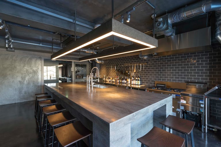 キッチンカウンターをテーブル利用できます