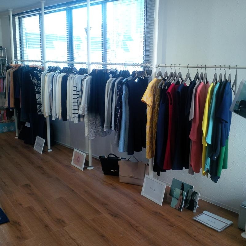 ハンガーラックにかけてのイベント開催例です