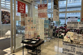【西友 南葛西店】1F入口横 プロモーション用途や物販、食物販のポップアップストアに最適なスーパー店内催事イベントスペース
