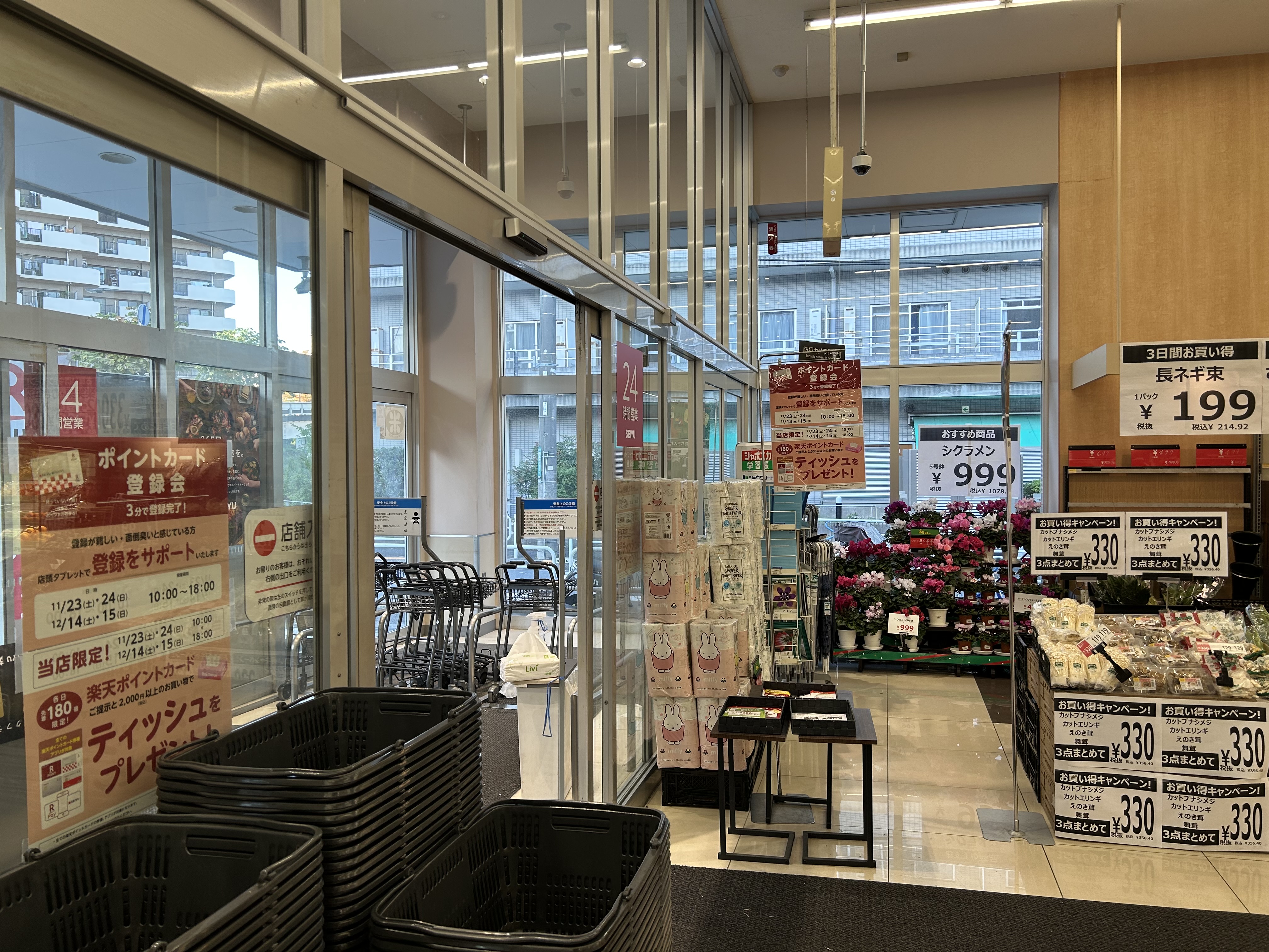 【西友　南葛西店】1F入口横　プロモーション用途や物販、食物販のポップアップストアに最適なスーパー店内催事イベントスペース