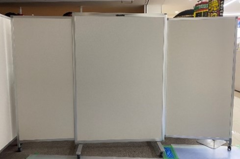 【イオンタウン四日市泊／2F こどものあそびば横スペース】お子さま向け教材やスクールのPRに最適なキッズリパブリック（子ども用品）店舗に隣接した2Fイベントスペース