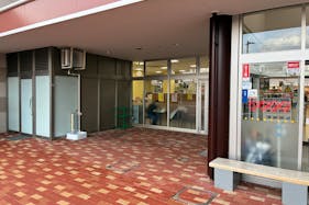 【Aコープたまゆ店】食物販や販促イベントに最適な店頭軒下スペース