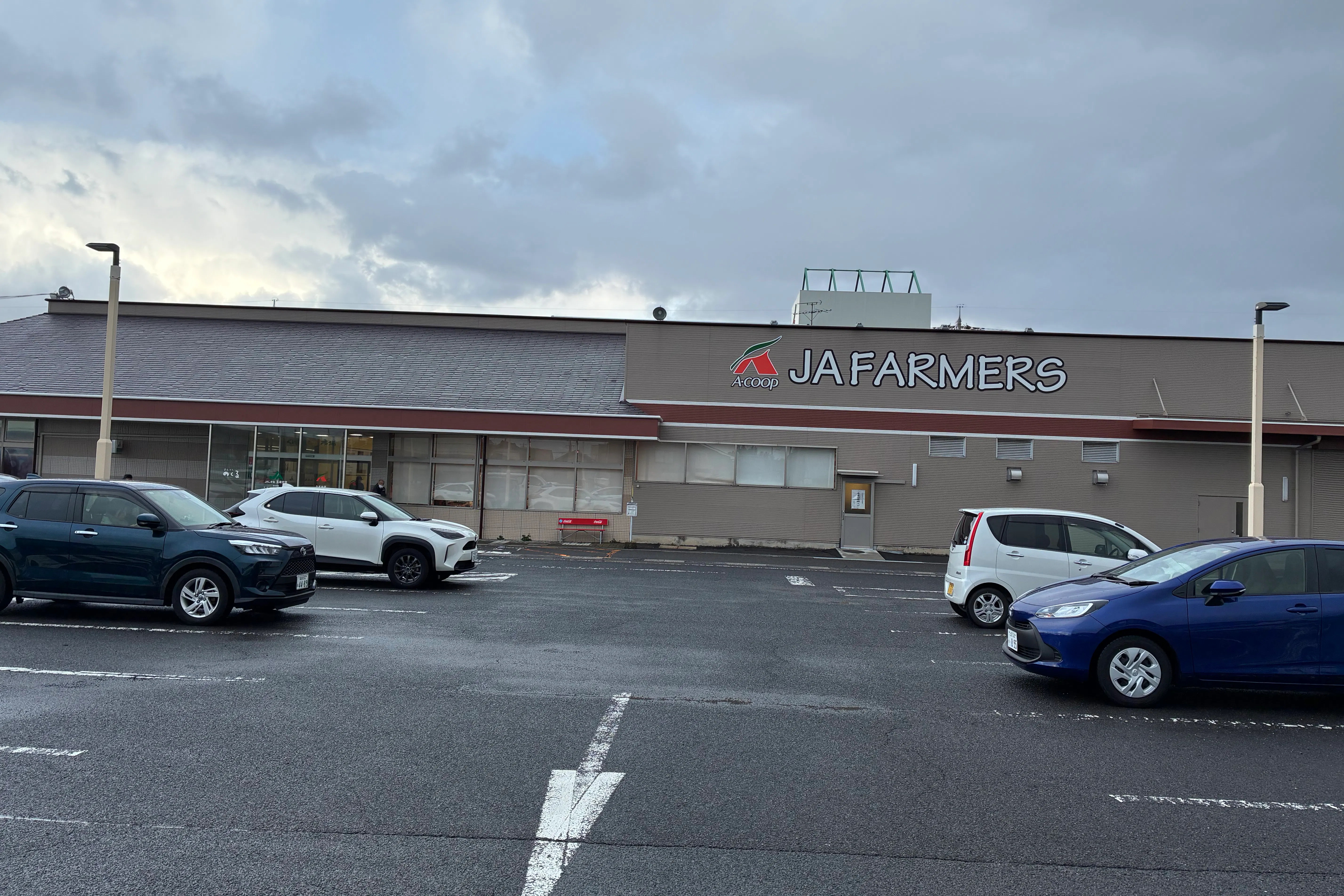 【Aコープたまゆ店】食物販や販促イベントに最適な店頭軒下スペース