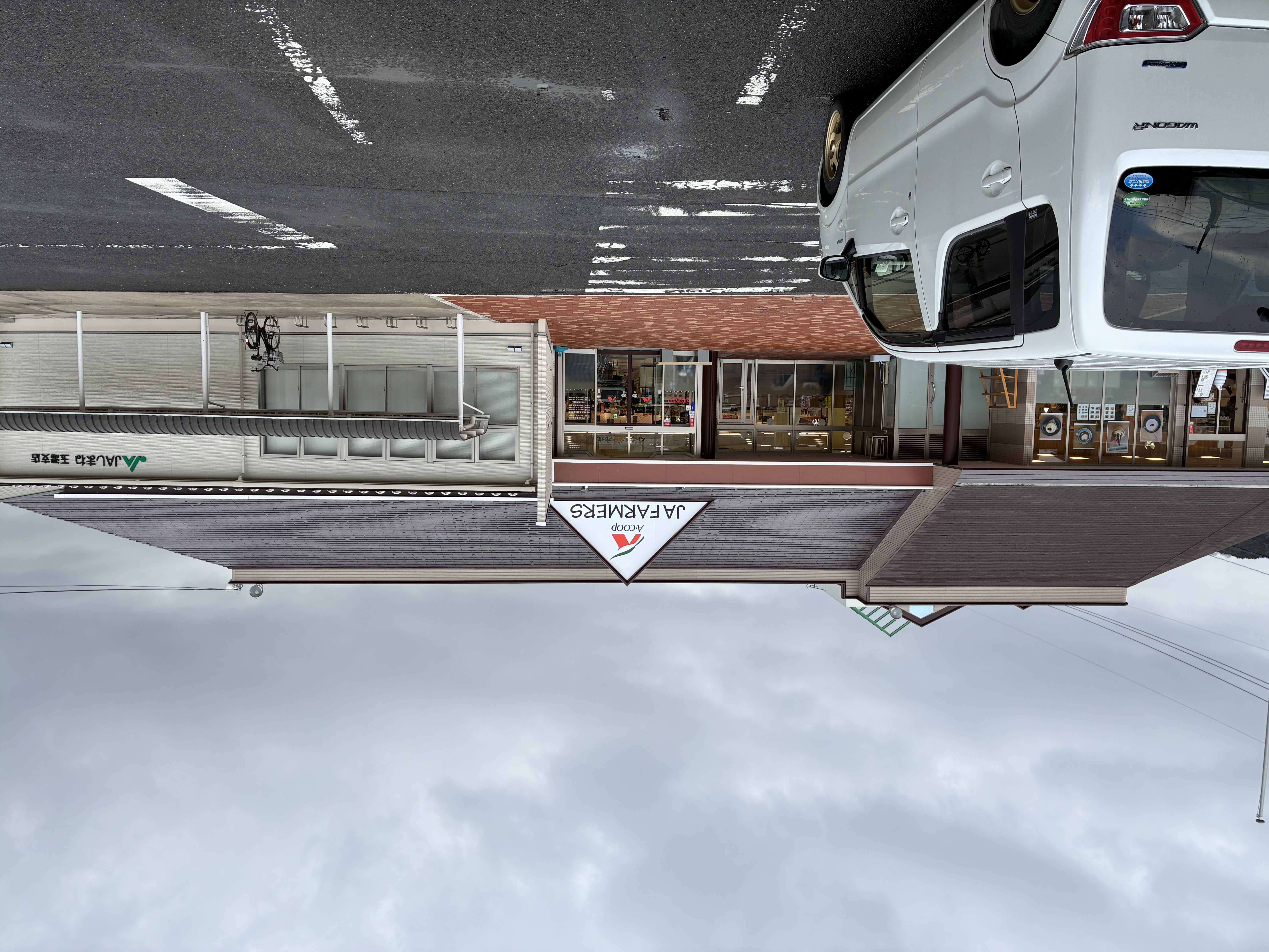 【Aコープたまゆ店】食物販や販促イベントに最適な店頭軒下スペース