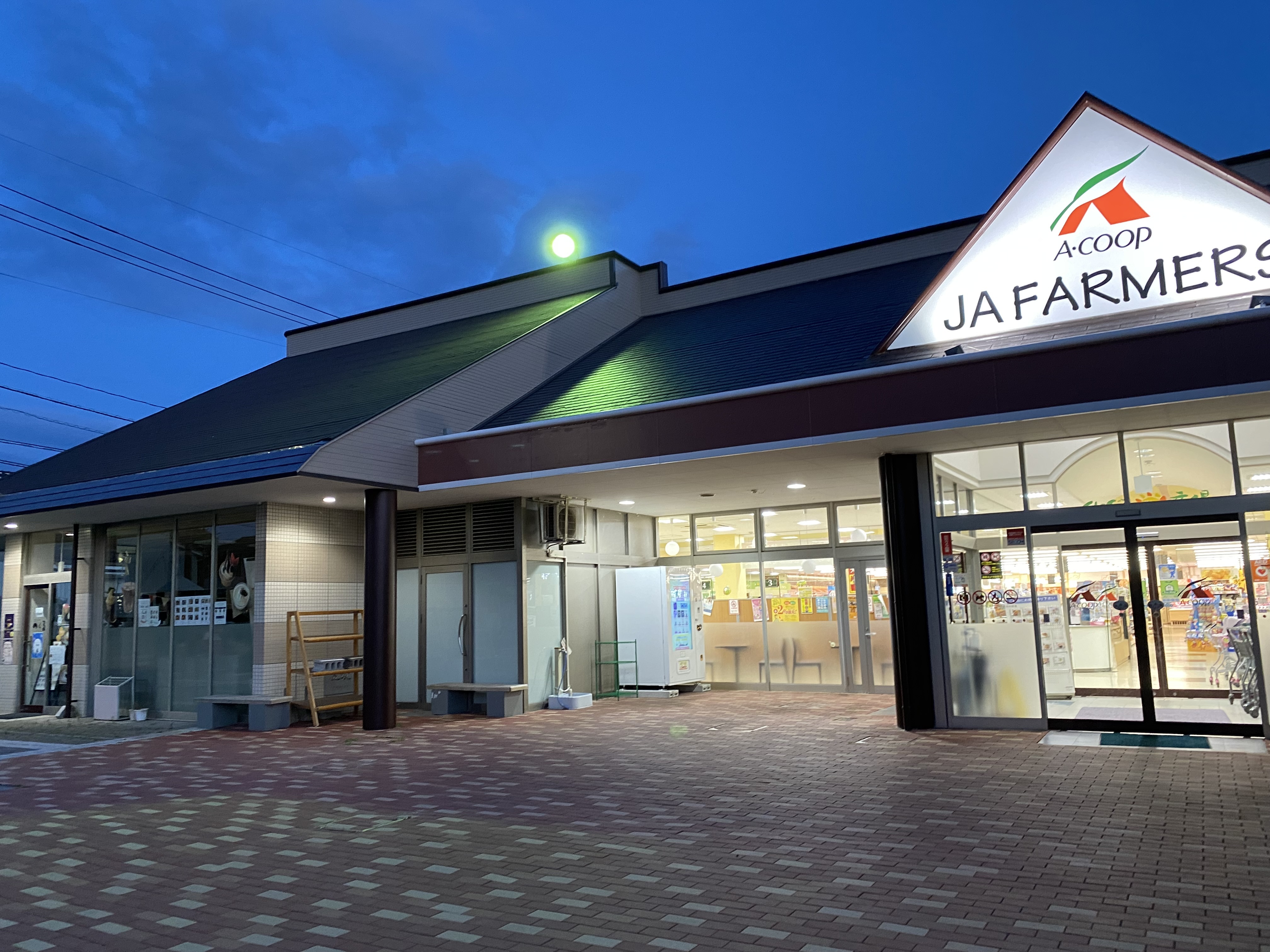 【Aコープたまゆ店】食物販や販促イベントに最適な店頭軒下スペース