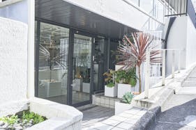 【明治神宮前駅1分】ファッション・アパレルの展示会やポップアップストアに適した、220㎡の大型路面ギャラリースペース