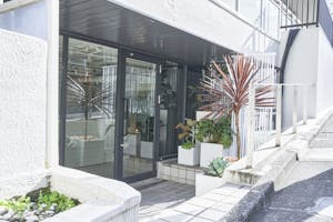 【明治神宮前駅1分】ファッション・アパレルの展示会やポップアップストアに適した、220㎡の大型路面ギャラリースペース