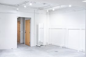 【明治神宮前駅1分】ファッション・アパレルの展示会やポップアップストアに適した、220㎡の大型路面ギャラリースペース