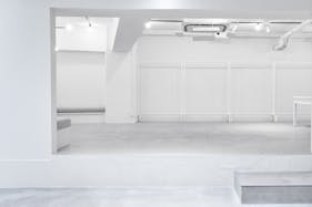 【明治神宮前駅1分】ファッション・アパレルの展示会やポップアップストアに適した、220㎡の大型路面ギャラリースペース