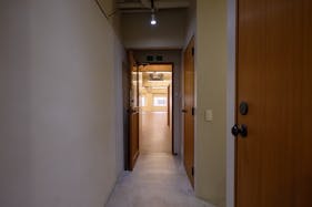 【明治神宮前駅1分】ファッション・アパレルの展示会やポップアップストアに適した、220㎡の大型路面ギャラリースペース