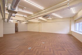 【明治神宮前駅1分】ファッション・アパレルの展示会やポップアップストアに適した、220㎡の大型路面ギャラリースペース