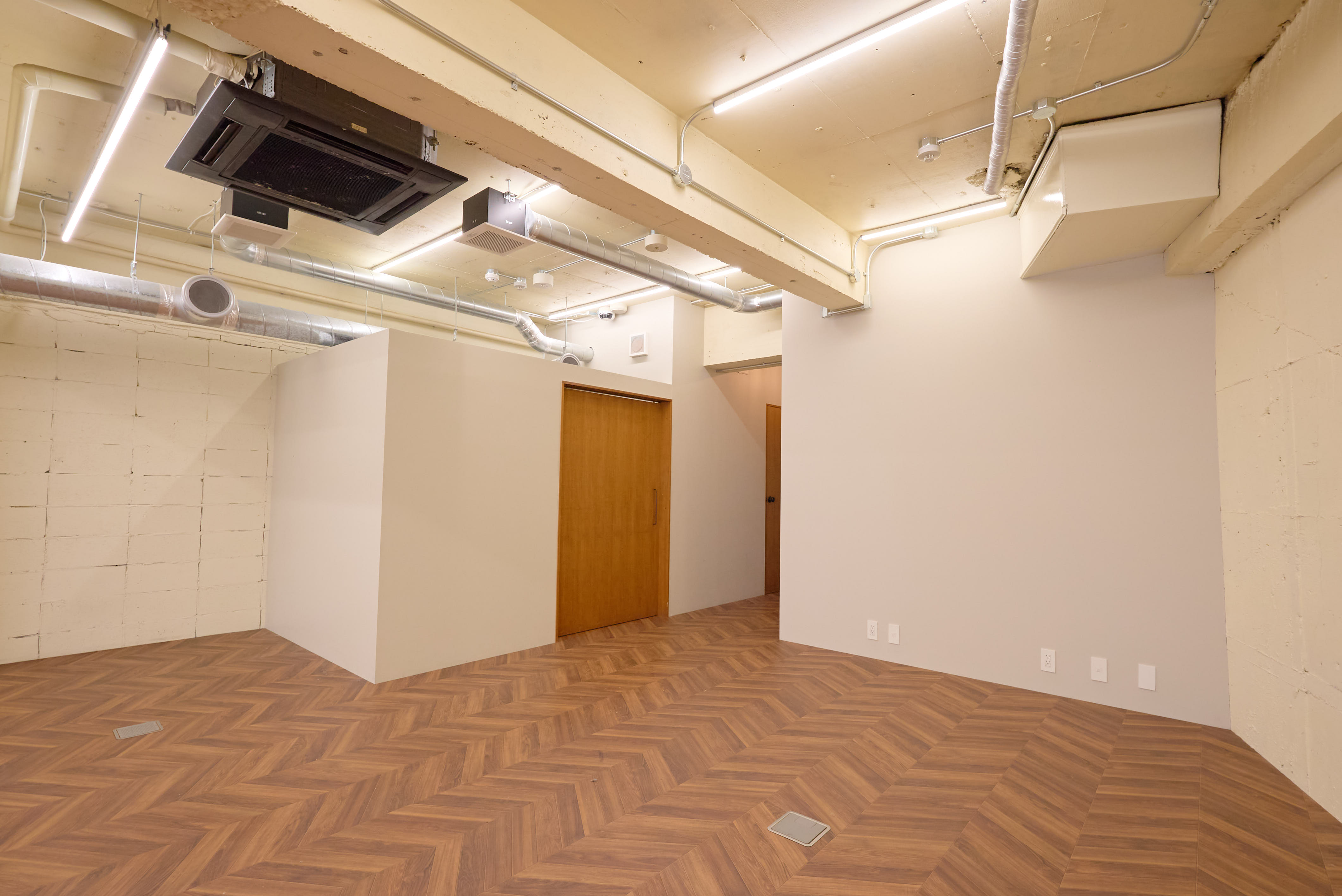 【明治神宮前駅1分】ファッション・アパレルの展示会やポップアップストアに適した、220㎡の大型路面ギャラリースペース