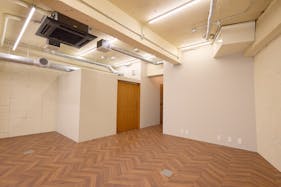 【明治神宮前駅1分】ファッション・アパレルの展示会やポップアップストアに適した、220㎡の大型路面ギャラリースペース