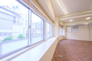 【明治神宮前駅1分】ファッション・アパレルの展示会やポップアップストアに適した、220㎡の大型路面ギャラリースペース