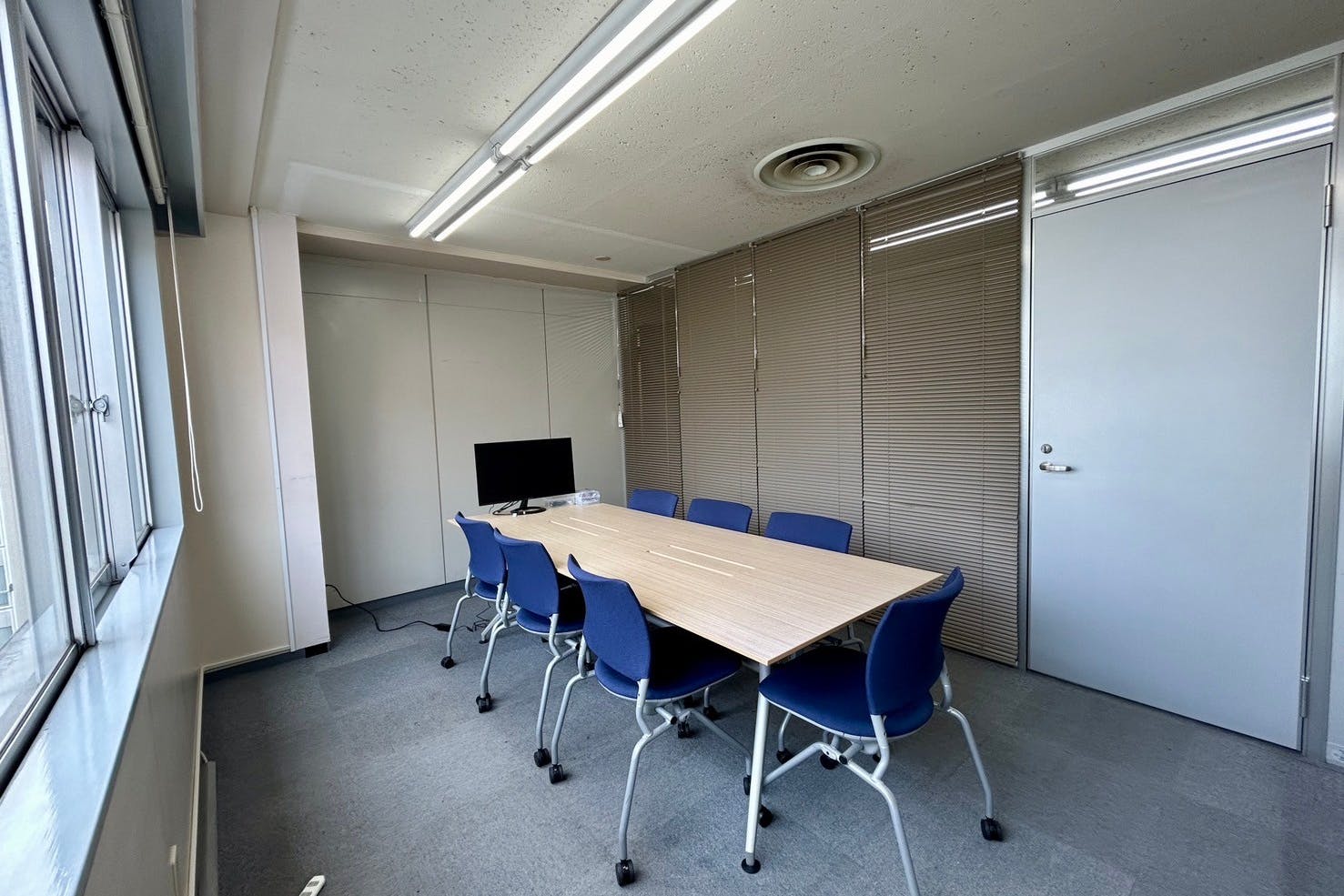 【新宿三丁目駅3分】4階~9階の貸切スペースにて広告・壁面広告が可能な駅チカなレンタルスペース