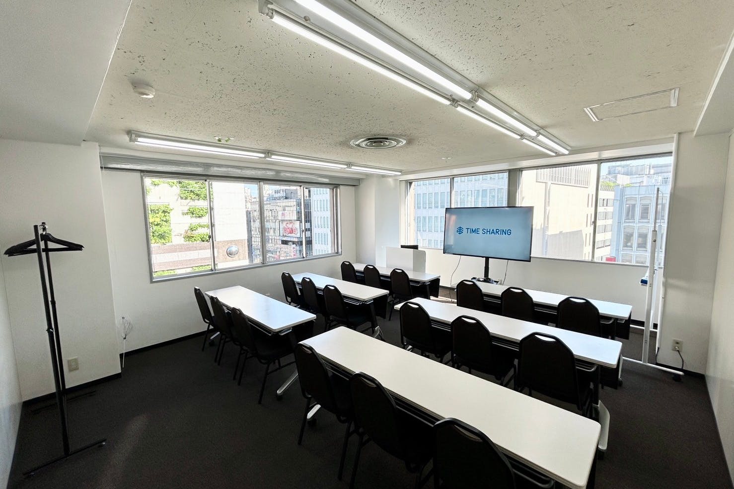 【新宿三丁目駅3分】4階~9階の貸切スペースにて広告・壁面広告が可能な駅チカなレンタルスペース