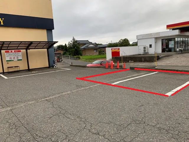【ピアレマートプチ五泉店】プロモーションやキッチンカーに最適な視認性の高い駐車場スペース