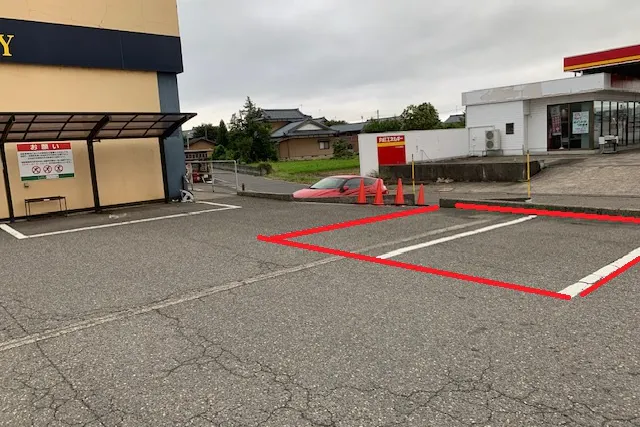【ピアレマートプチ五泉店】プロモーションやキッチンカーに最適な視認性の高い駐車場スペース