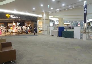 【イオンモール盛岡南/3FブリッジB】各種プロモーションイベントや物販イベントに最適な施設3階吹き抜け付近にある通行量の多いのイベントスペース