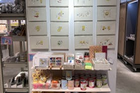 【ラフォーレ原宿/明治神宮前駅1分】愛と狂気のマーケット 個展等のアート展示、雑貨の展示販売に最適、販売スタッフ不要な壁面展示スペース(ウォール)