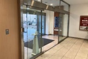 【東急プラザ新長田】「1F 南西出入口 」新長田一番商店街方面の出入口横!ポップアップストアやPRイベントに最適な視認性の高いイベントスペース