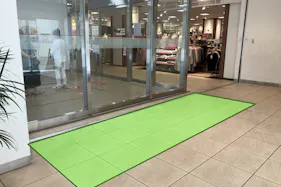 【東急プラザ新長田】「1F 南西出入口 」新長田一番商店街方面の出入口横!ポップアップストアやPRイベントに最適な視認性の高いイベントスペース