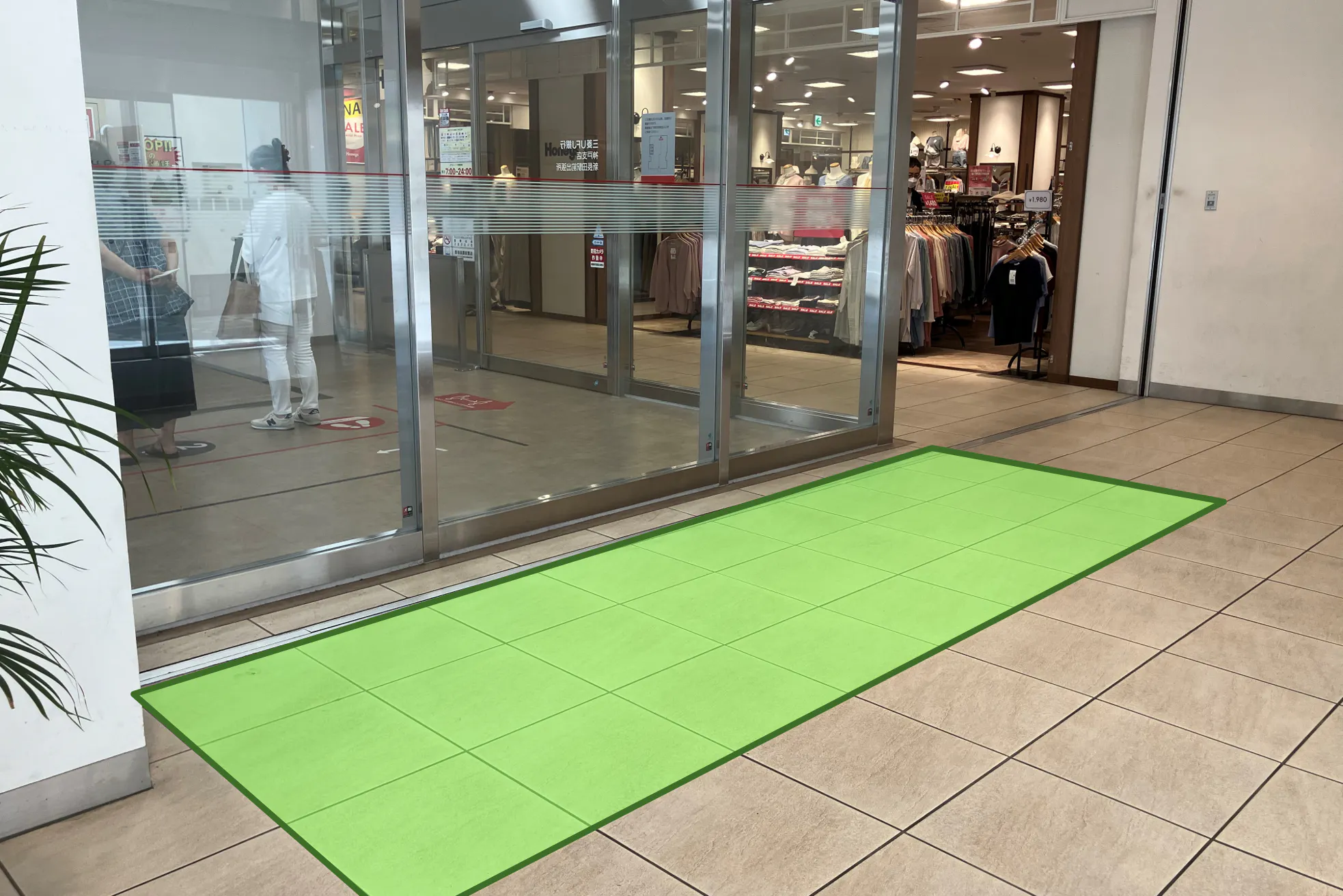 【東急プラザ新長田】「1F 南西出入口 」新長田一番商店街方面の出入口横!ポップアップストアやPRイベントに最適な視認性の高いイベントスペース