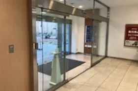 【東急プラザ新長田】「1F 南西出入口 」新長田一番商店街方面の出入口横!ポップアップストアやPRイベントに最適な視認性の高いイベントスペース