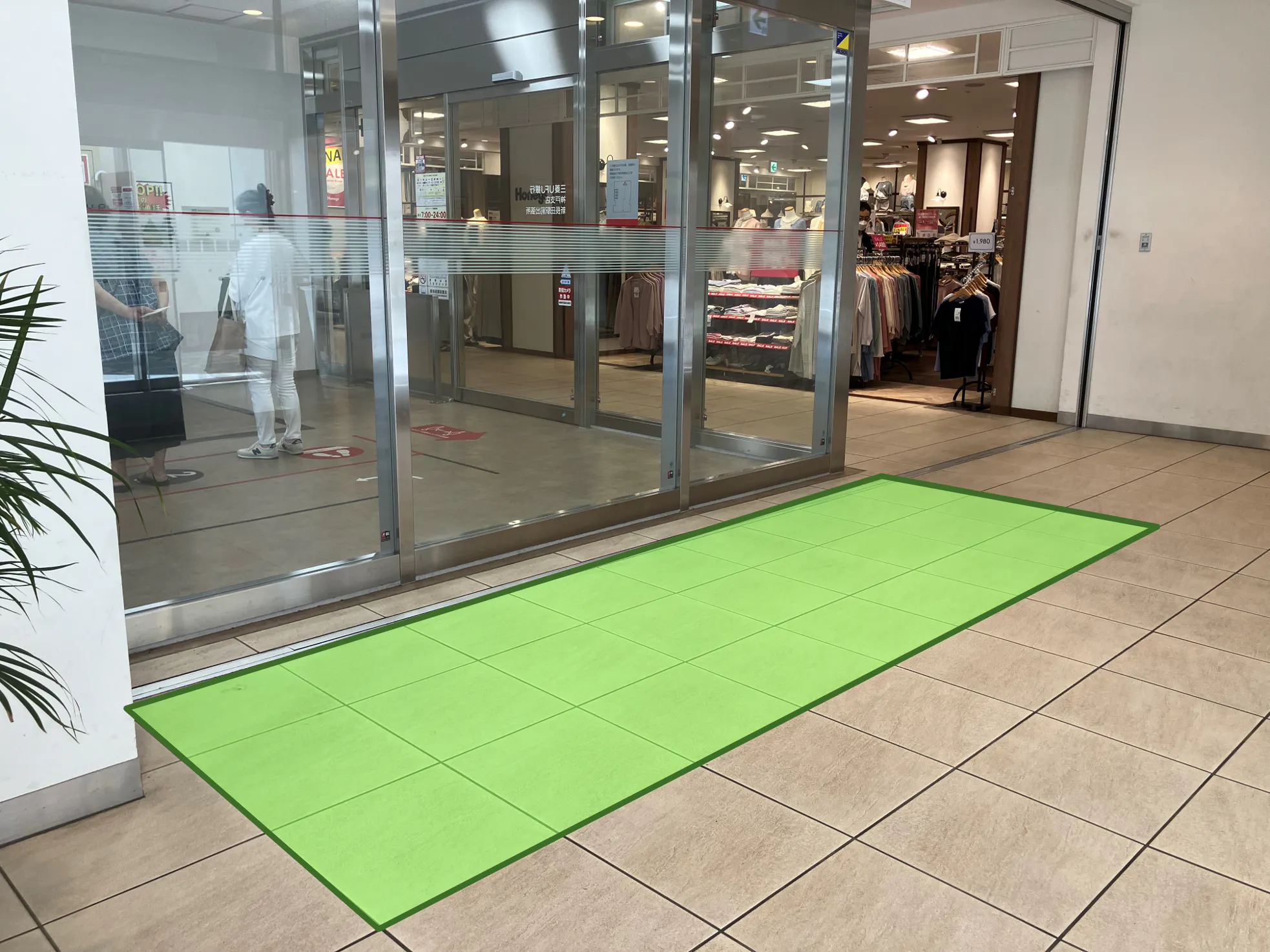 【東急プラザ新長田】「1F 南西出入口 」新長田一番商店街方面の出入口横!ポップアップストアやPRイベントに最適な視認性の高いイベントスペース