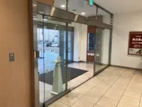 【東急プラザ新長田】「1F 南西出入口 」新長田一番商店街方面の出入口横!ポップアップストアやPRイベントに最適な視認性の高いイベントスペース