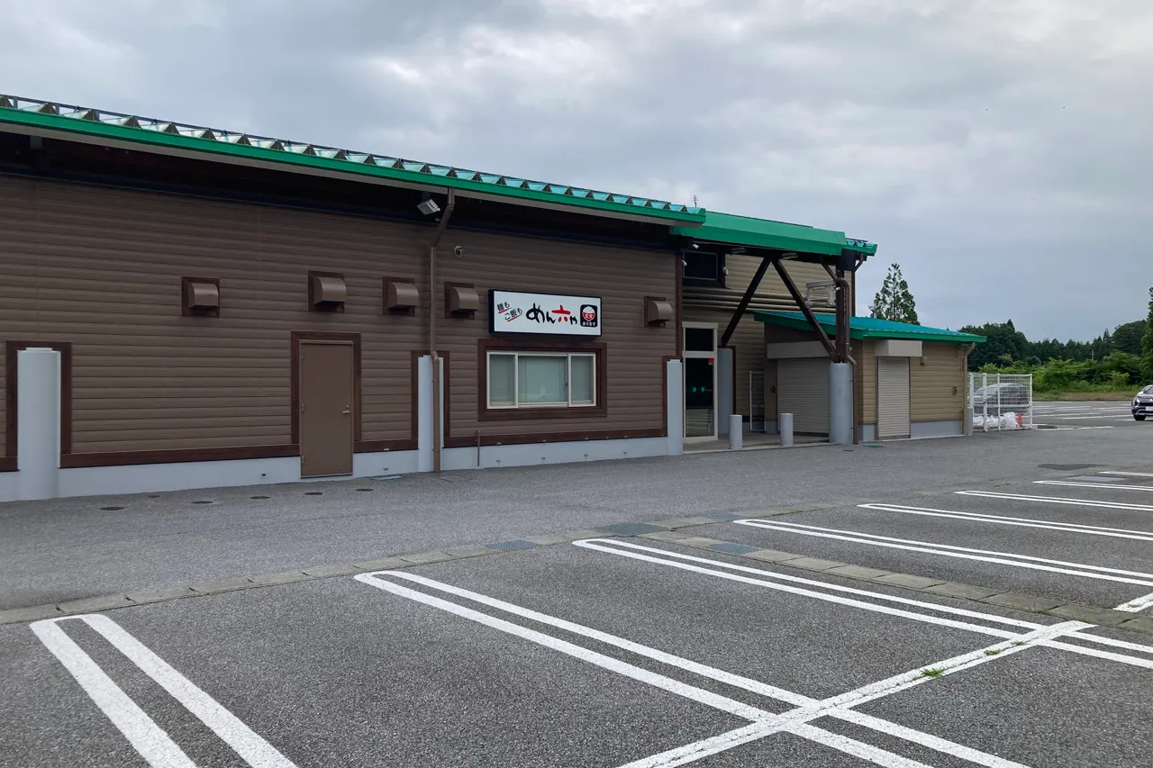 【ダイナム栃木今市店】キッチンカーや各種プロモーションイベントに最適なアミューズメント施設のイベントスペース(店舗食堂側)