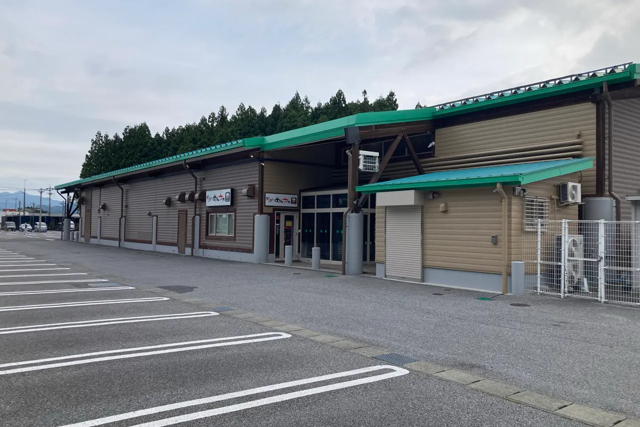 【ダイナム栃木今市店】キッチンカーや各種プロモーションイベントに最適なアミューズメント施設のイベントスペース(店舗食堂側)