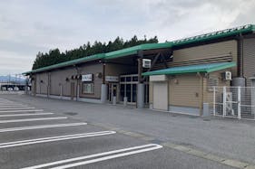 【ダイナム栃木今市店】キッチンカーや各種プロモーションイベントに最適なアミューズメント施設のイベントスペース(店舗食堂側)