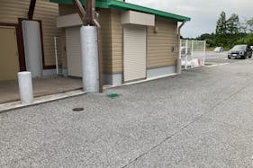 【ダイナム栃木今市店】キッチンカーや各種プロモーションイベントに最適なアミューズメント施設のイベントスペース(店舗食堂側)