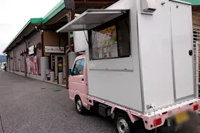 【ダイナム栃木今市店】キッチンカーや各種プロモーションイベントに最適なアミューズメント施設のイベントスペース(店舗食堂側)