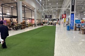 【SAKODAホームファニシングス熊本店】キッチンカー・飲食販売に利用可能な家具・インテリアショップ内の中央モール広場