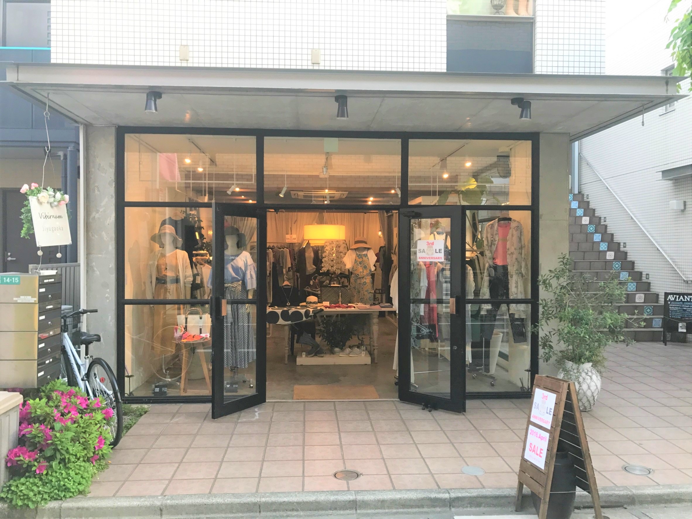 店舗は駅からも近い好立地にございます。