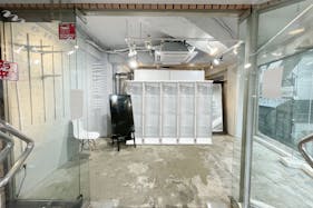 【原宿駅3分】50人以上の行列対応可能。ポップアップストアや展示会、プロモーションイベントに最適な竹下通り付近路面ガラス張りで視認性の高い店舗貸しスペース