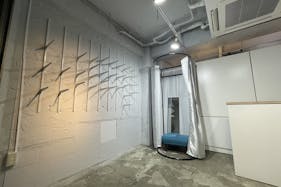 【原宿駅3分】50人以上の行列対応可能。ポップアップストアや展示会、プロモーションイベントに最適な竹下通り付近路面ガラス張りで視認性の高い店舗貸しスペース