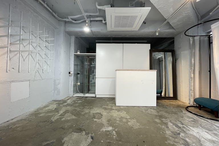 【原宿駅3分】50人以上の行列対応可能。ポップアップストアや展示会、プロモーションイベントに最適な竹下通り付近路面ガラス張りで視認性の高い店舗貸しスペースの画像21