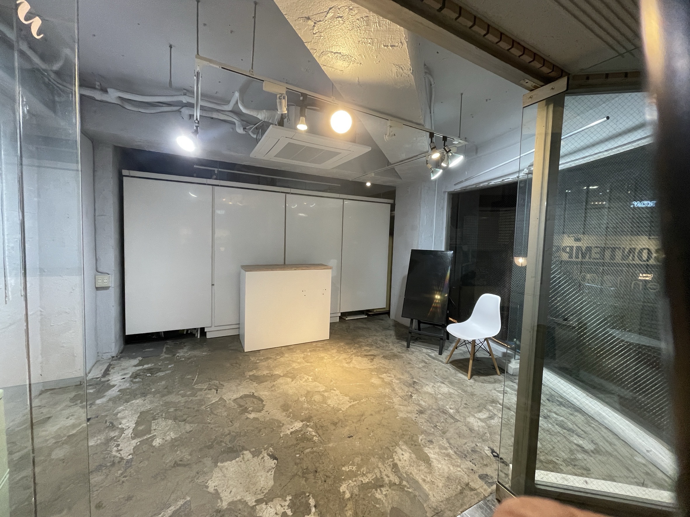 【原宿駅3分】50人以上の行列対応可能。ポップアップストアや展示会、プロモーションイベントに最適な竹下通り付近路面ガラス張りで視認性の高い店舗貸しスペース